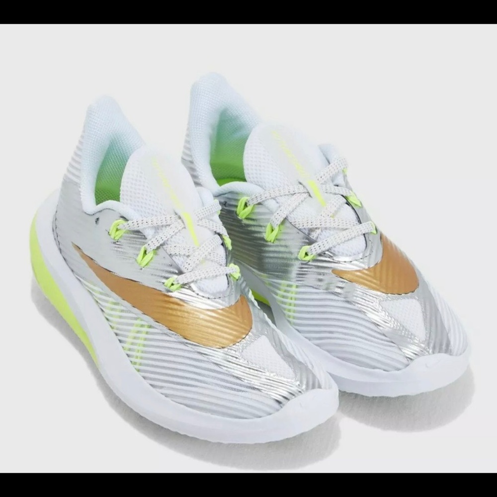 NIKE Future Speed  Brand New! Lightweight! Sz: 5Y